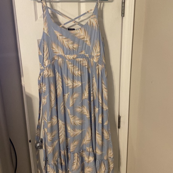 Ruffled hem summer dress - Picture 2 of 4